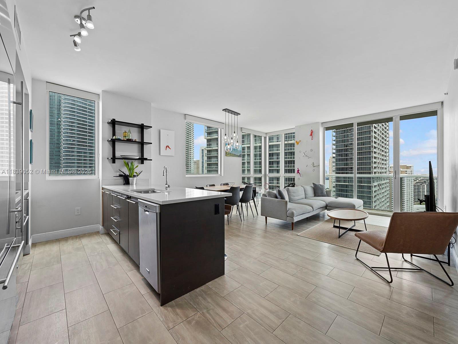 500 Brickell Ave 2501, Miami, FL, 33131/$1,070,000 2 500 Brickell Ave 2501