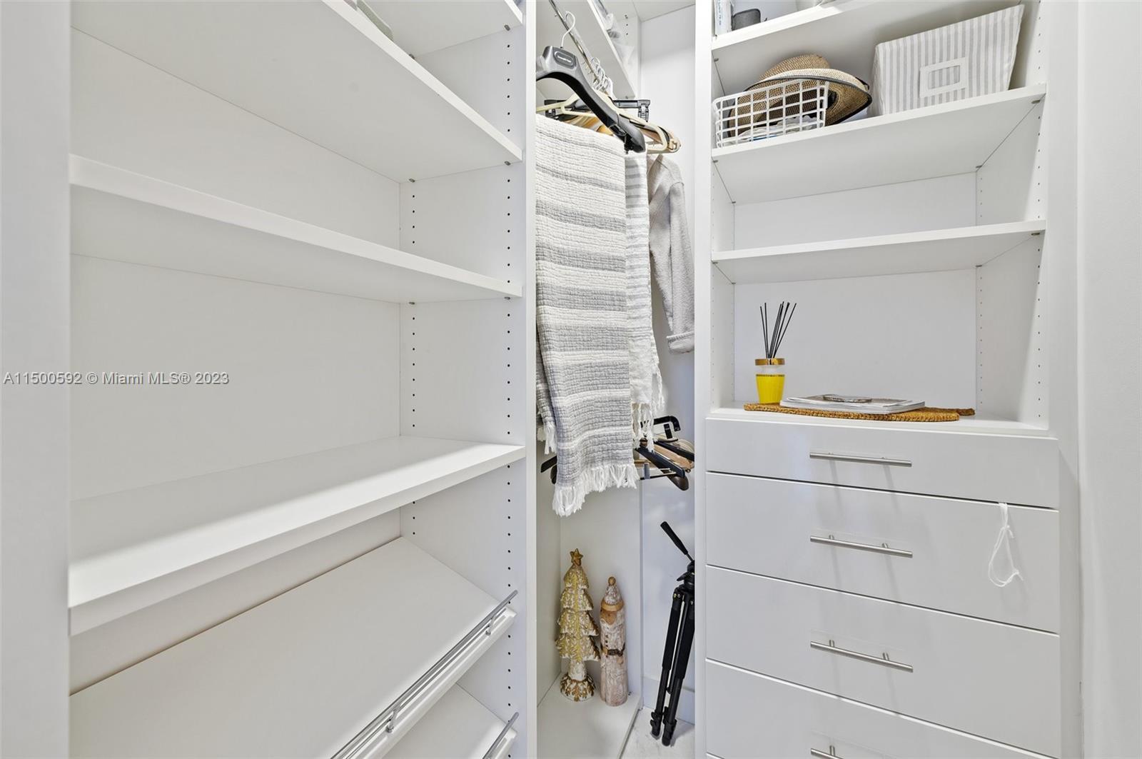 TDR TOWER III CONDO - Residential