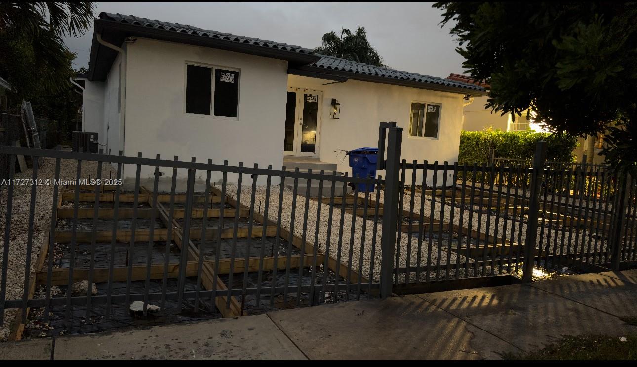 2940 Sw 12th St, Miami, Broward County, Florida - 4 Bedrooms  
3 Bathrooms - 