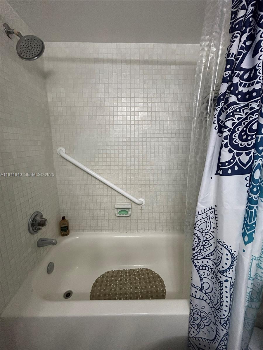 VILLAS AT CARRIAGE HILLS - Residential Lease