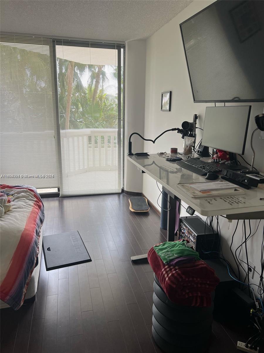 2000 ISL BLVD WILLIAMS IS - Residential Lease