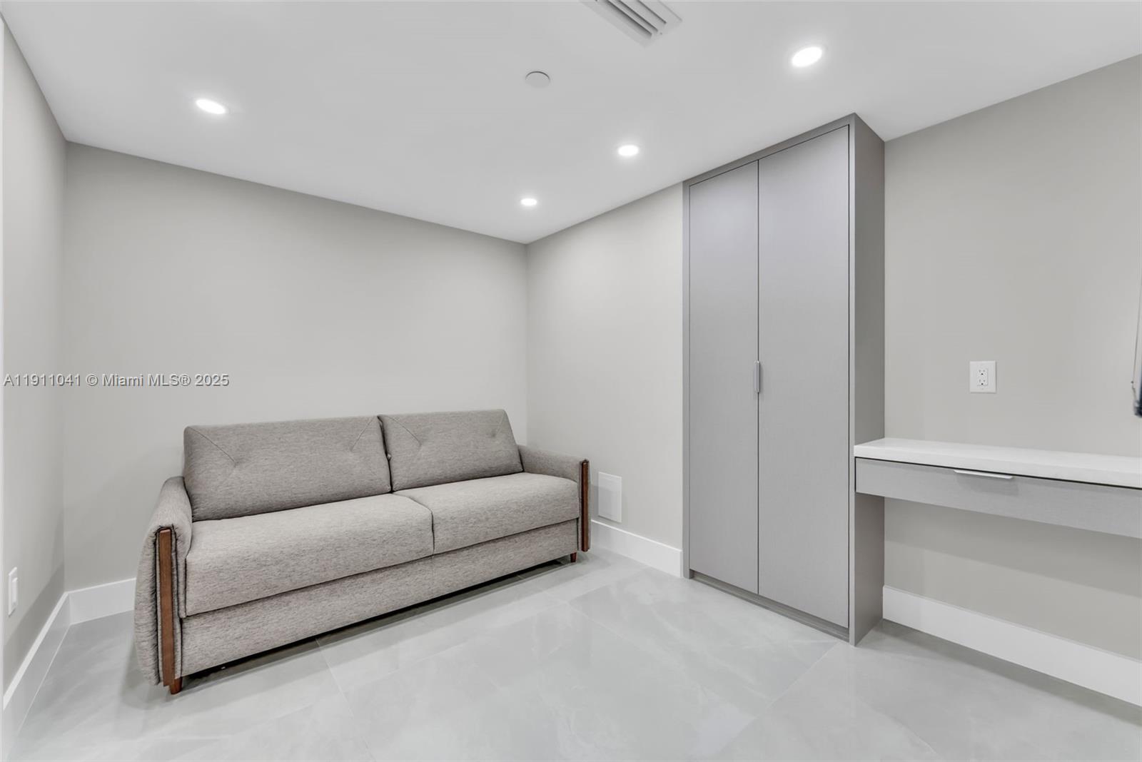 TURNBERRY ISLE CONDO - Residential Lease