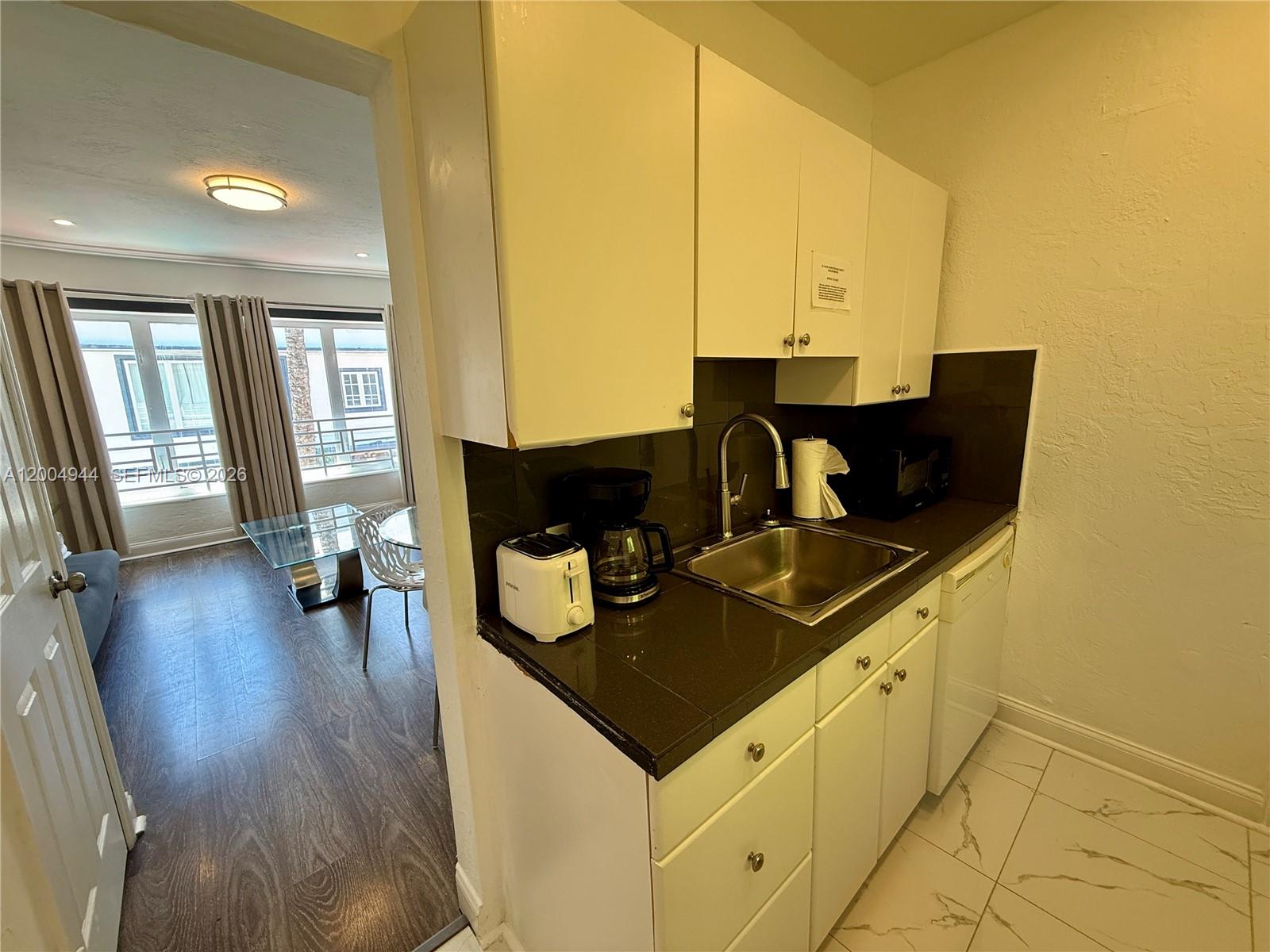 1542 Jefferson Ave 6