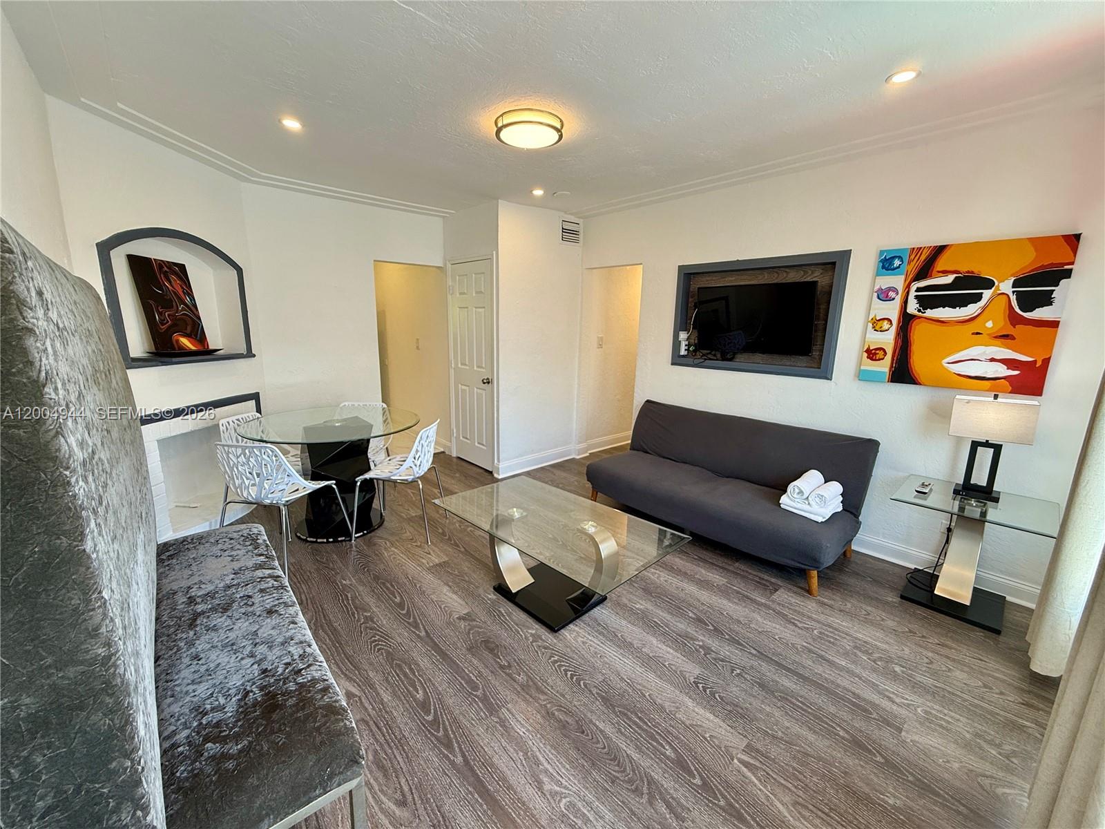 1542 Jefferson Ave 6