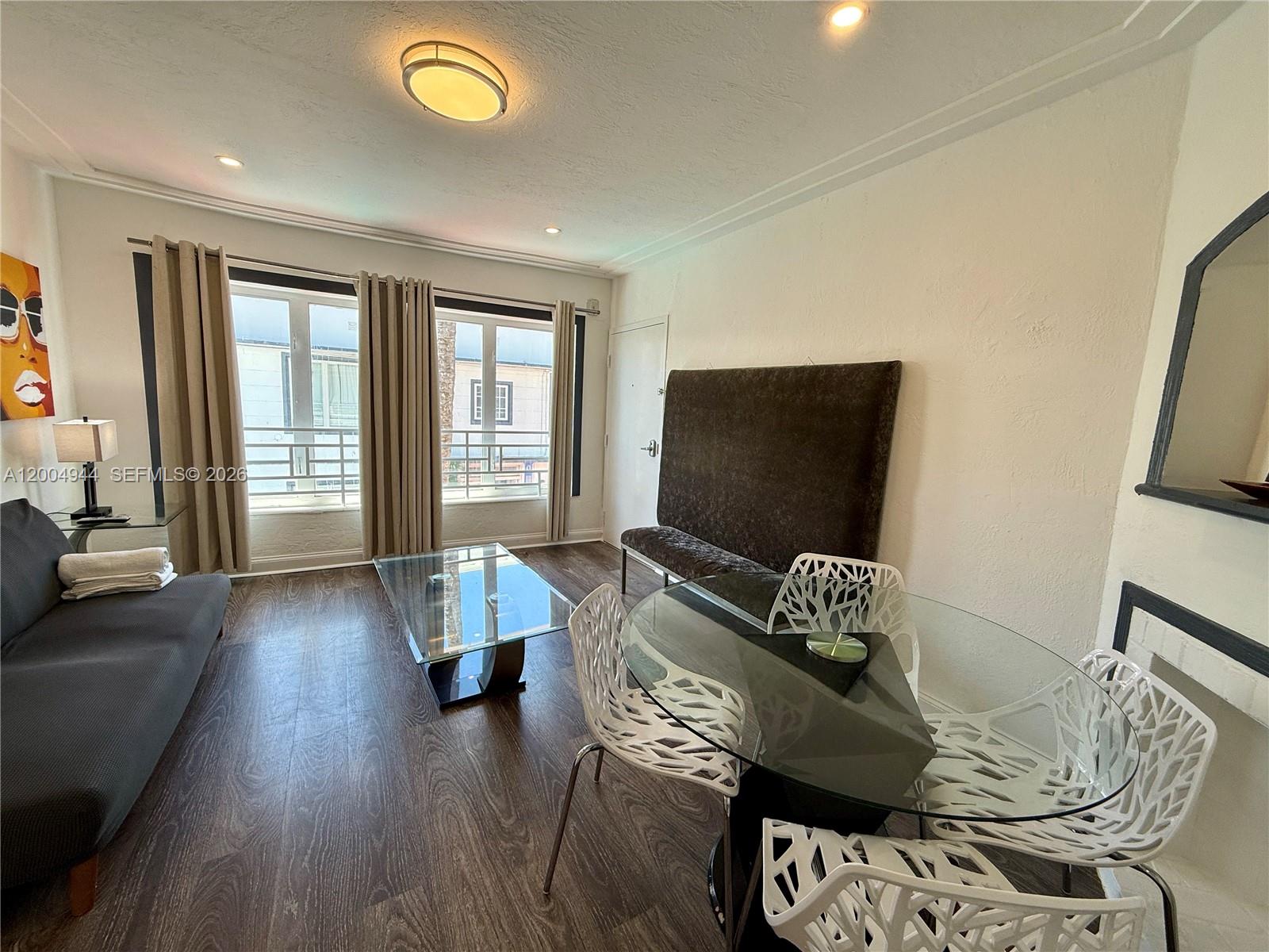 1542 Jefferson Ave 6