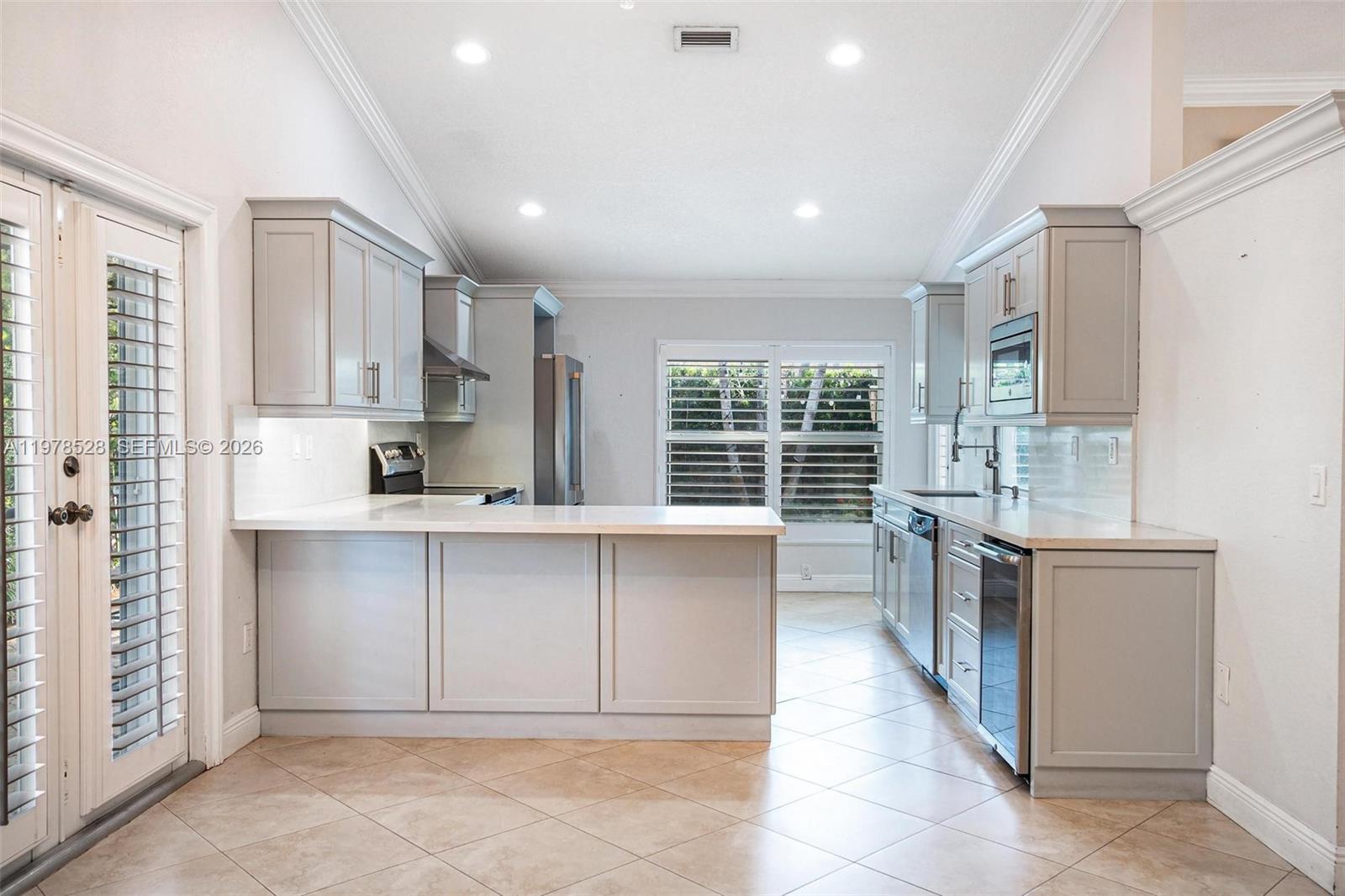 LAKES OF THE MEADOW SEC 4 - Residential