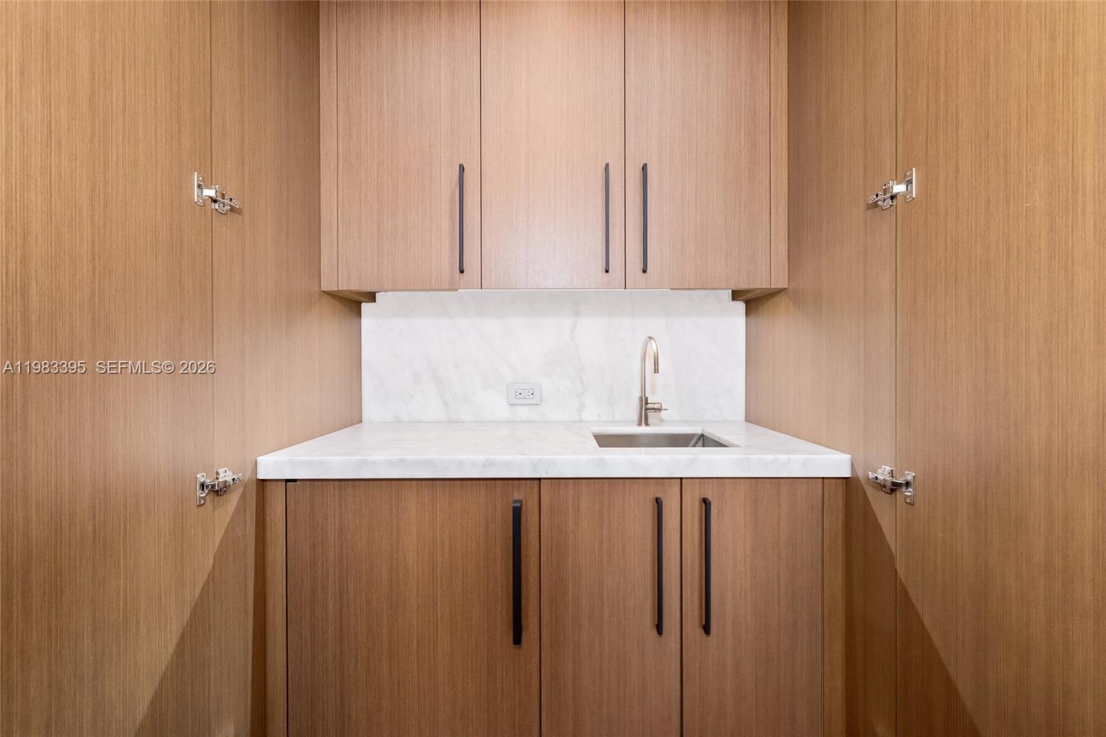 ISLA BAHIA - Residential