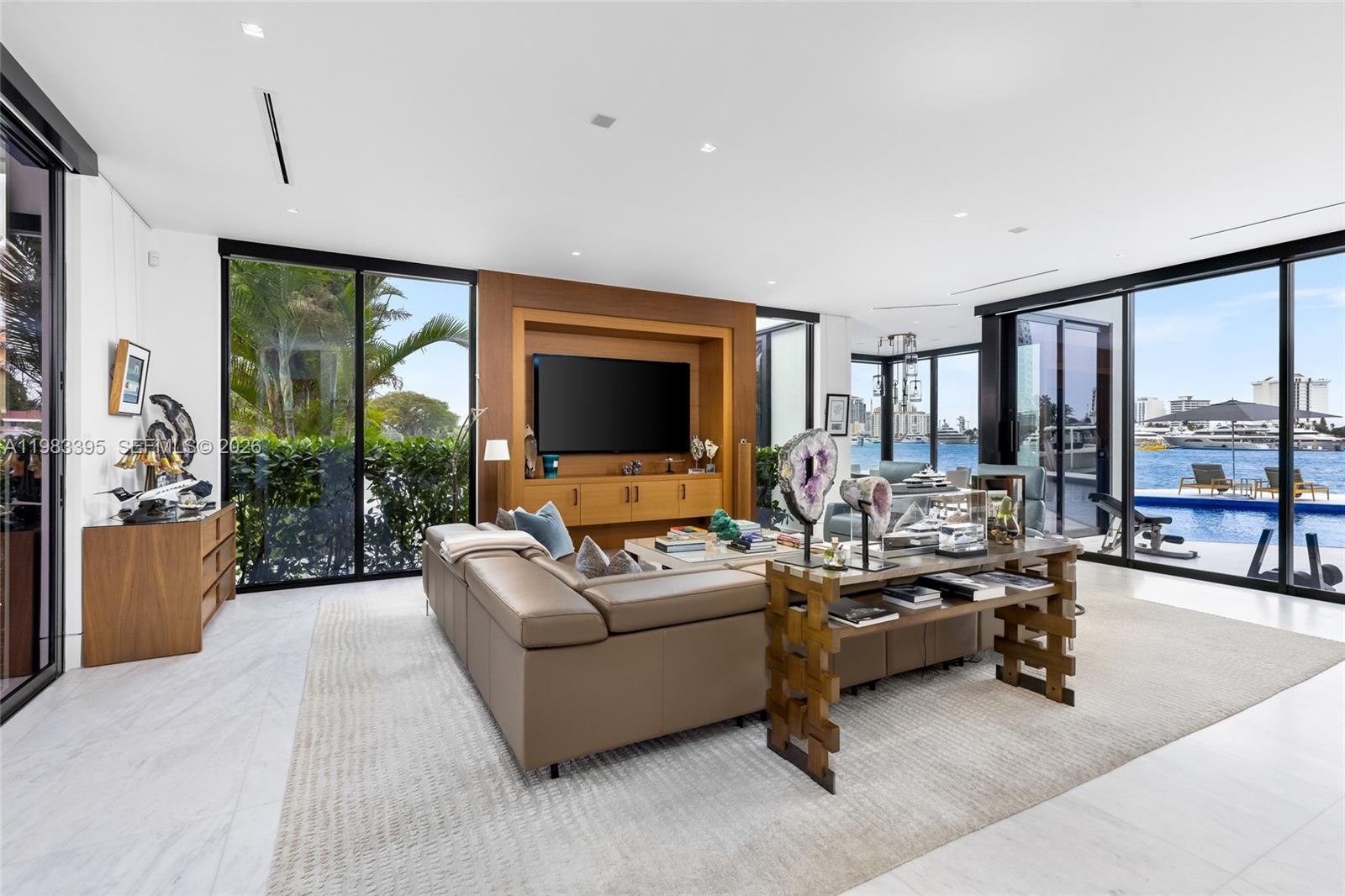 ISLA BAHIA - Residential