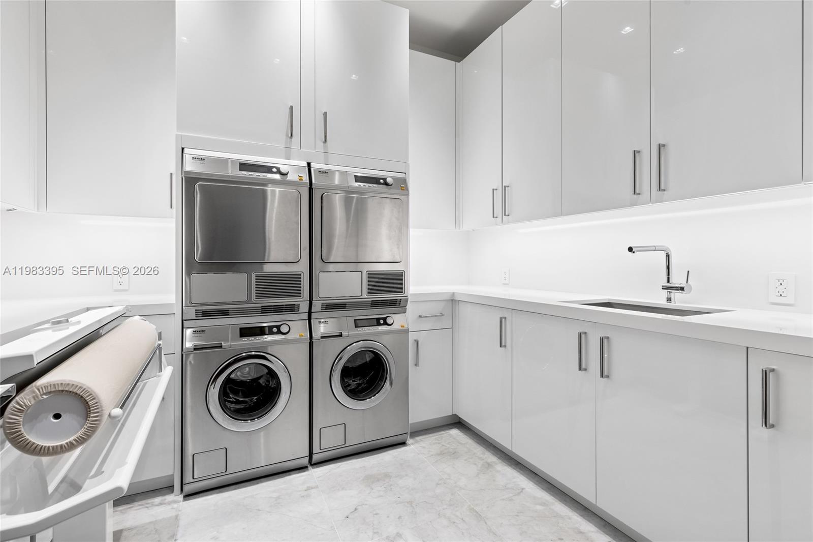 ISLA BAHIA - Residential