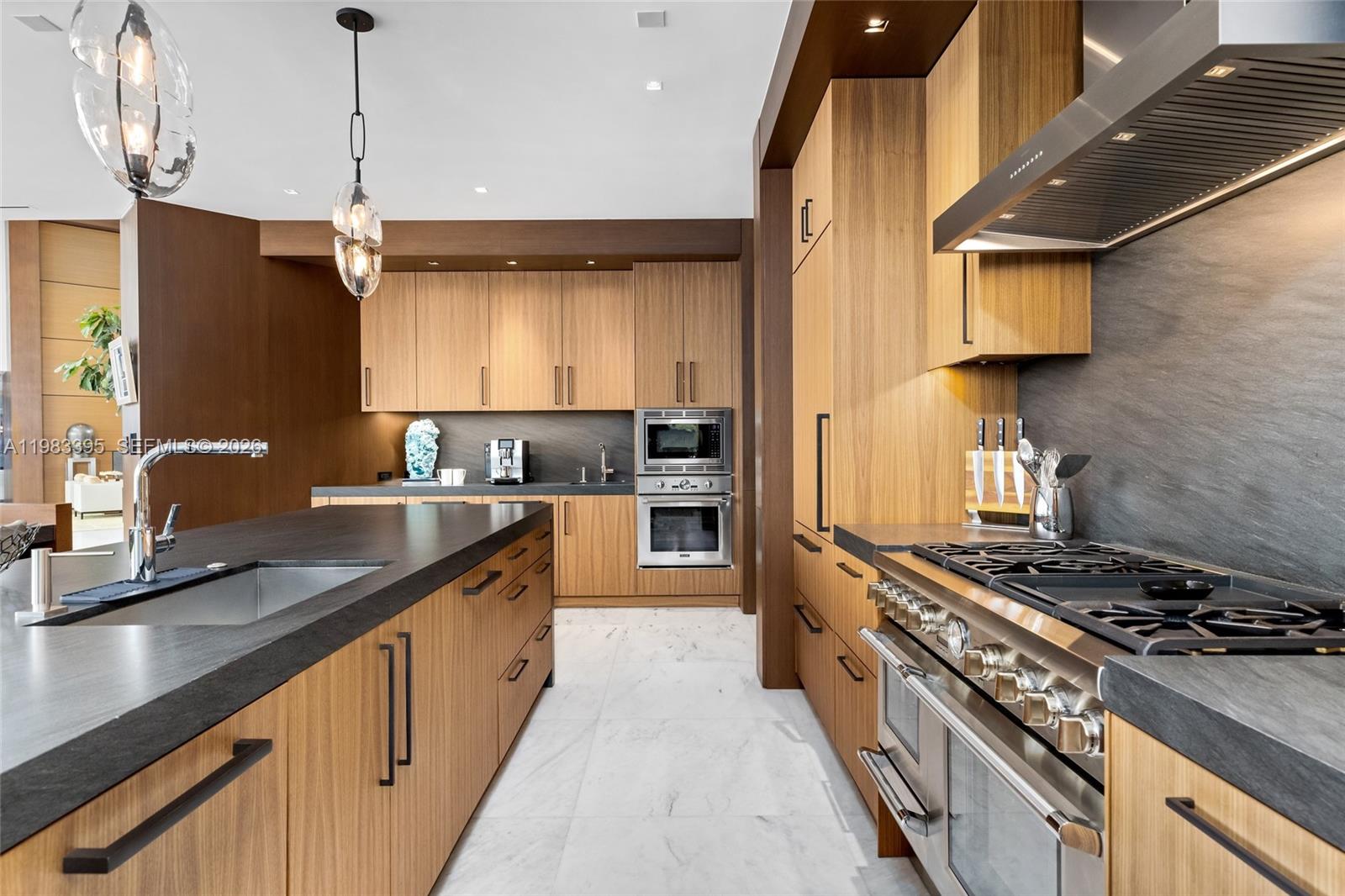 ISLA BAHIA - Residential