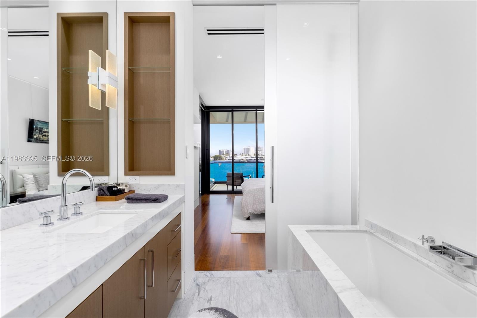 ISLA BAHIA - Residential