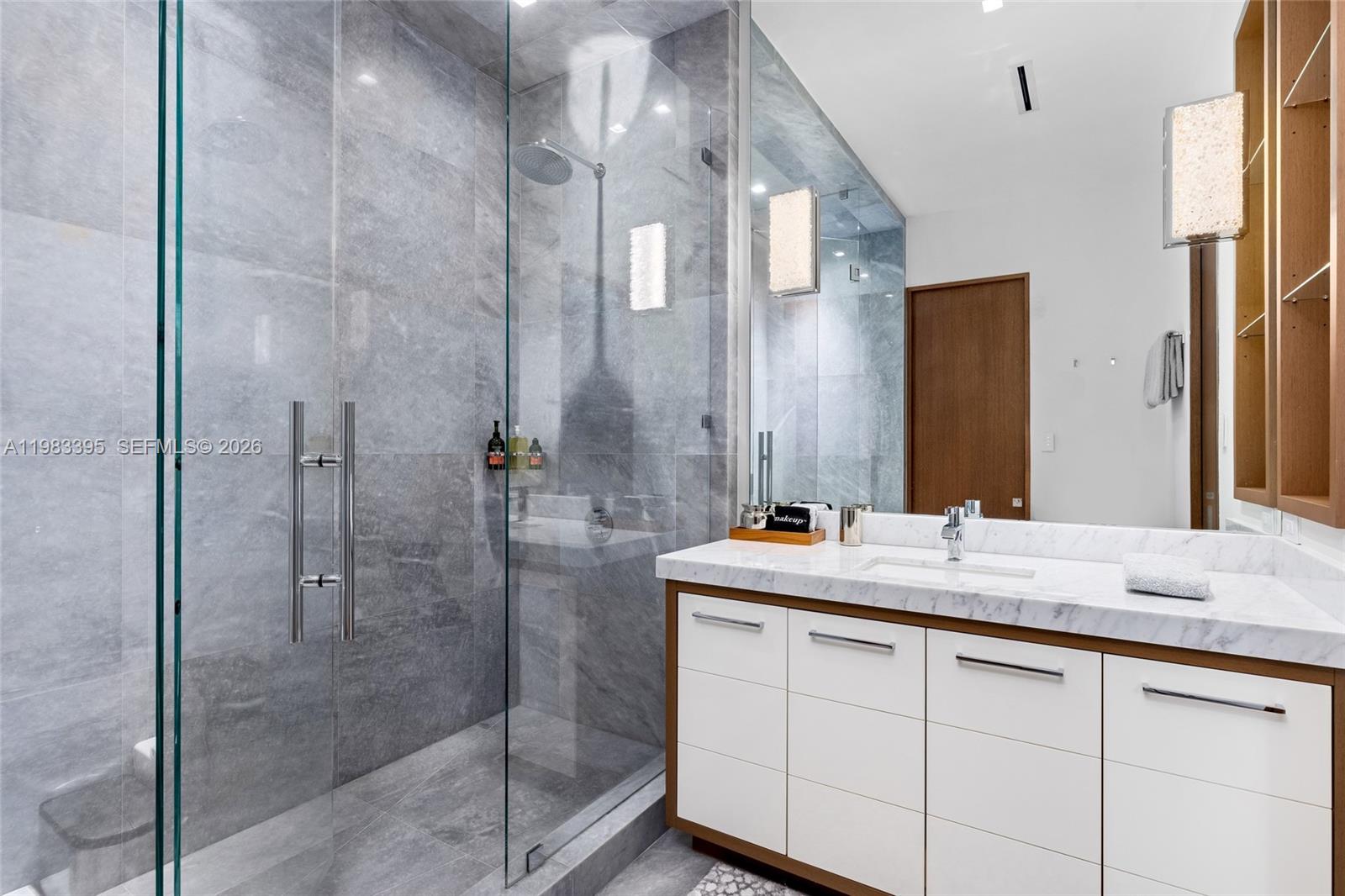 ISLA BAHIA - Residential