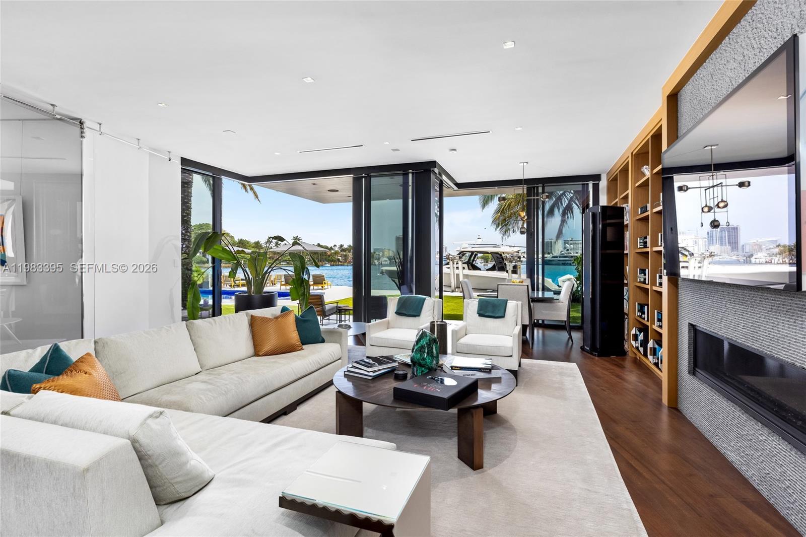 ISLA BAHIA - Residential