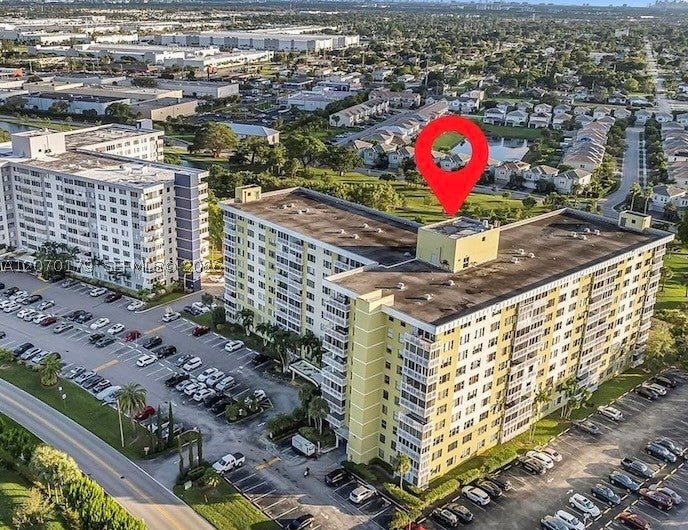 Photo of 4400 Hillcrest Dr #602B, Hollywood, FL 33021 (MLS # A12070179)