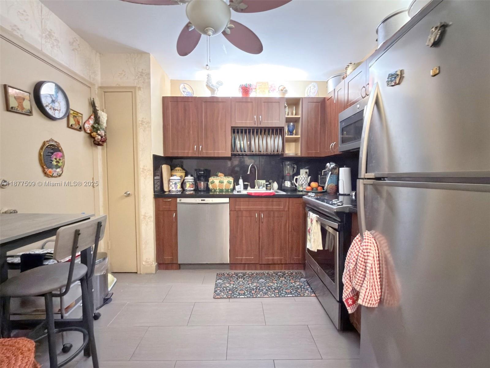 CASTLE APARTMENTS 16 COND - Residential