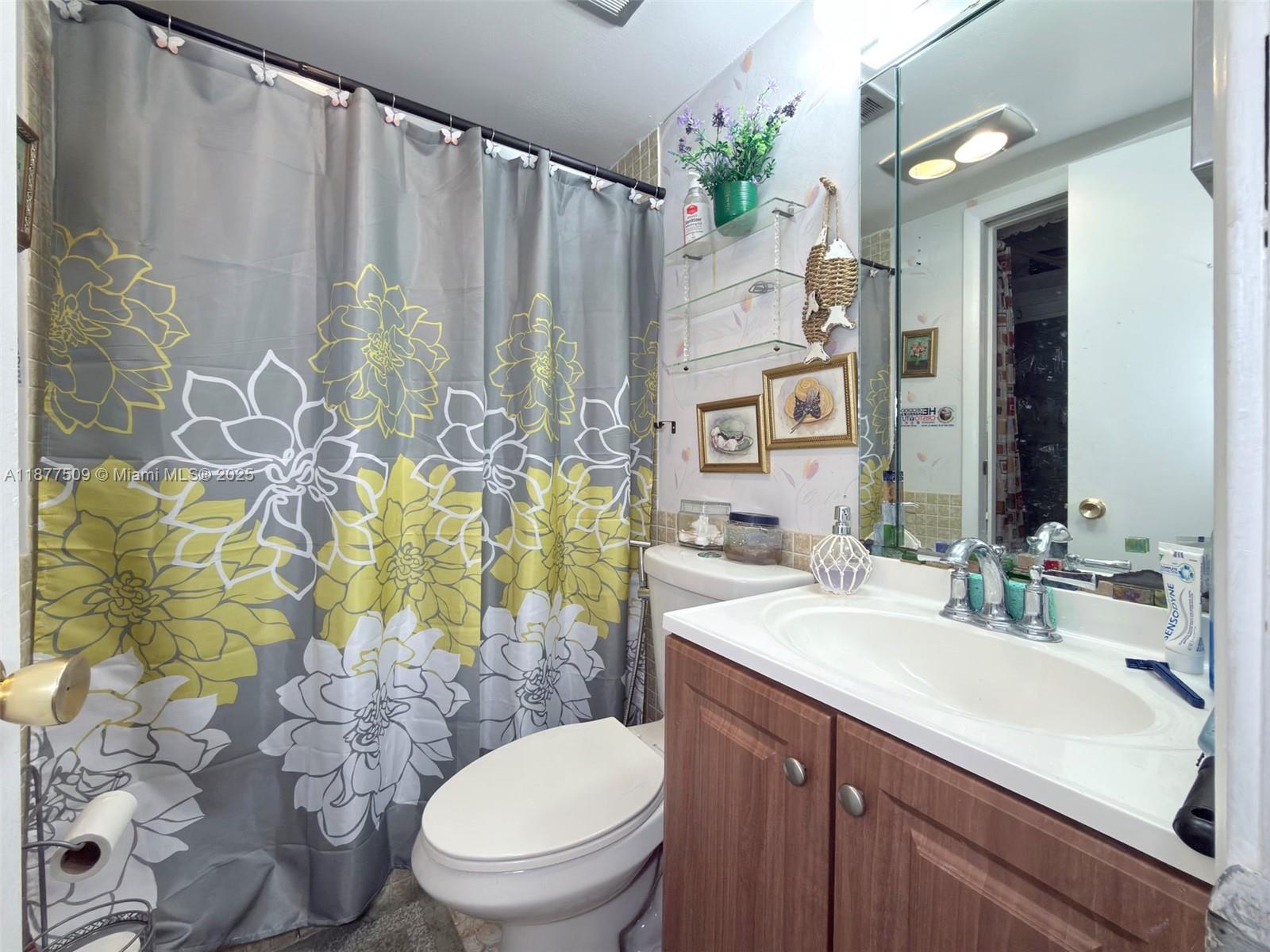 CASTLE APARTMENTS 16 COND - Residential