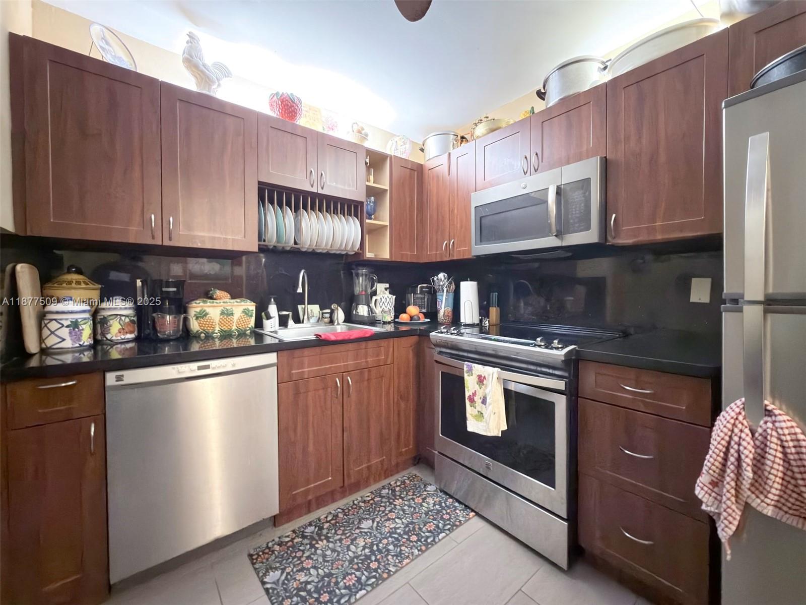 CASTLE APARTMENTS 16 COND - Residential