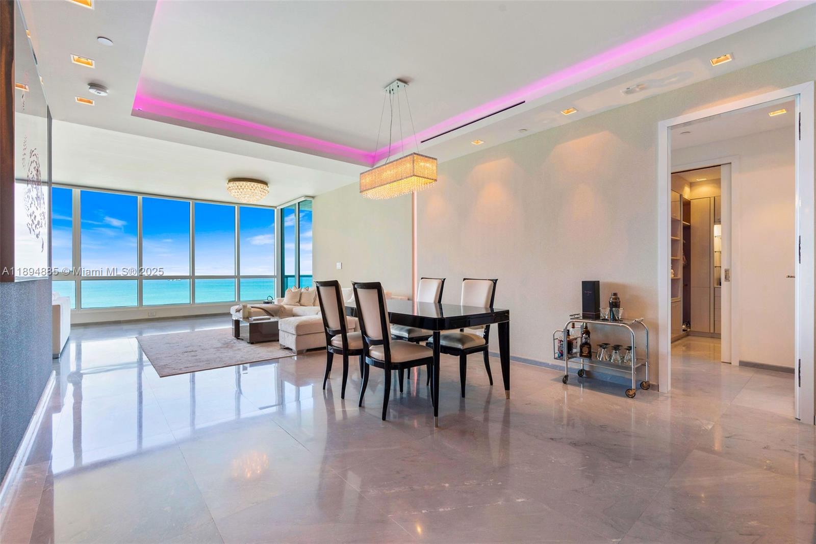 CONTINUUM ON SOUTH BEACH - Residential
