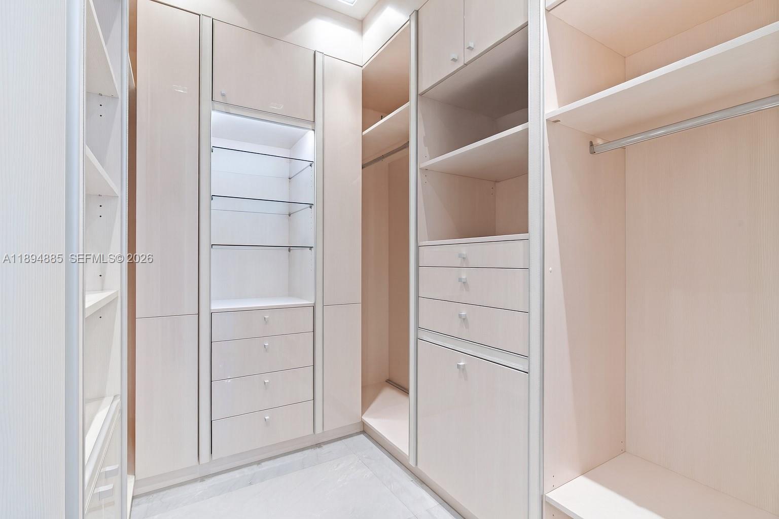 CONTINUUM ON SOUTH BEACH - Residential