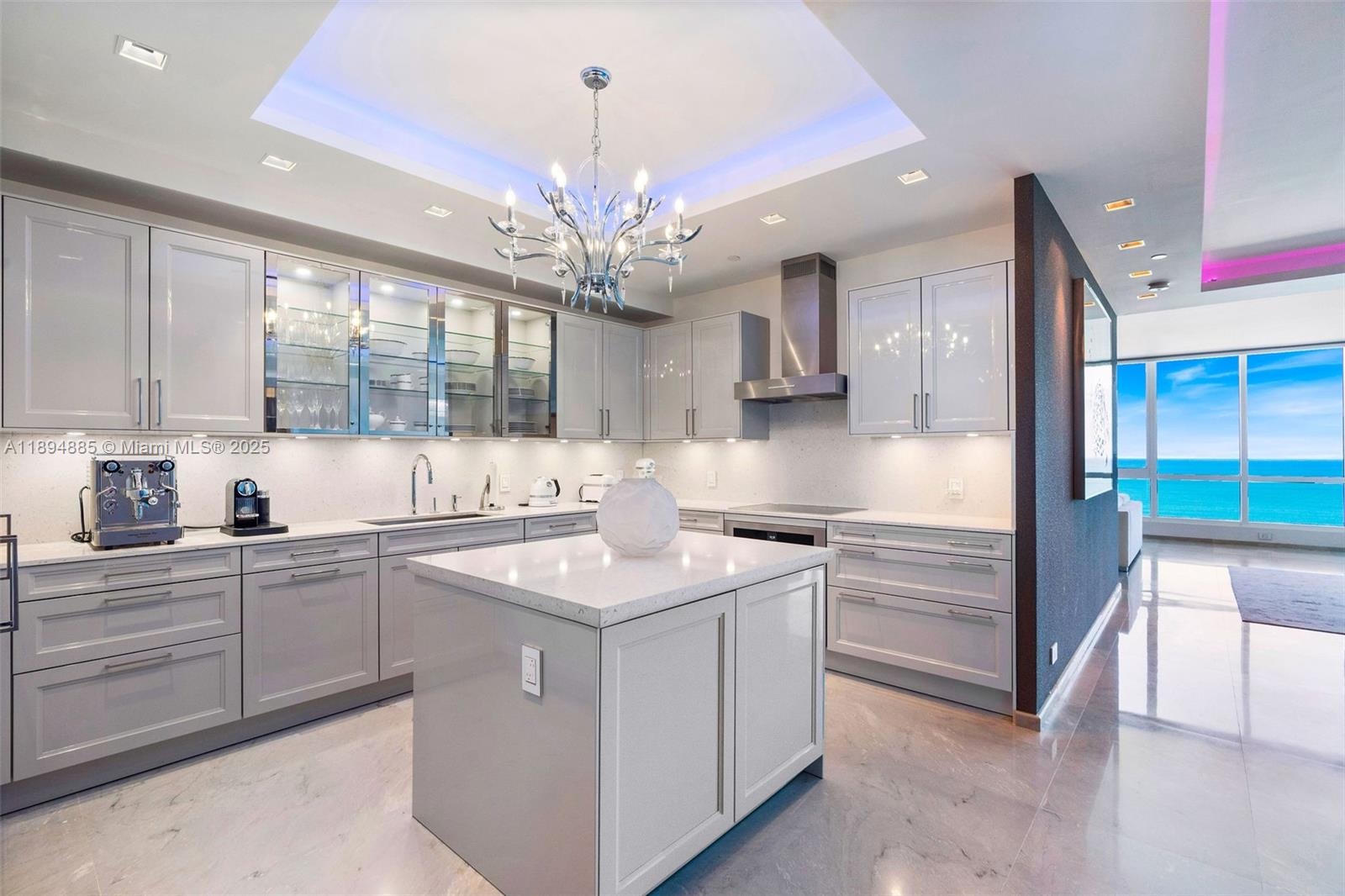 CONTINUUM ON SOUTH BEACH - Residential