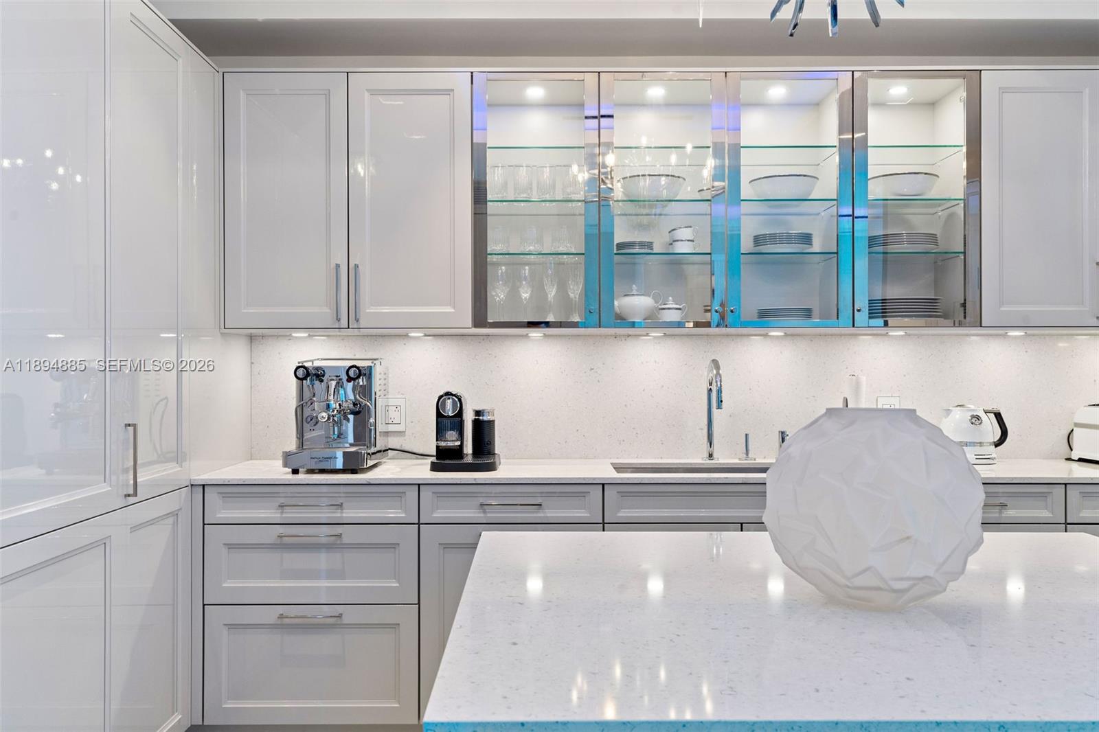 CONTINUUM ON SOUTH BEACH - Residential