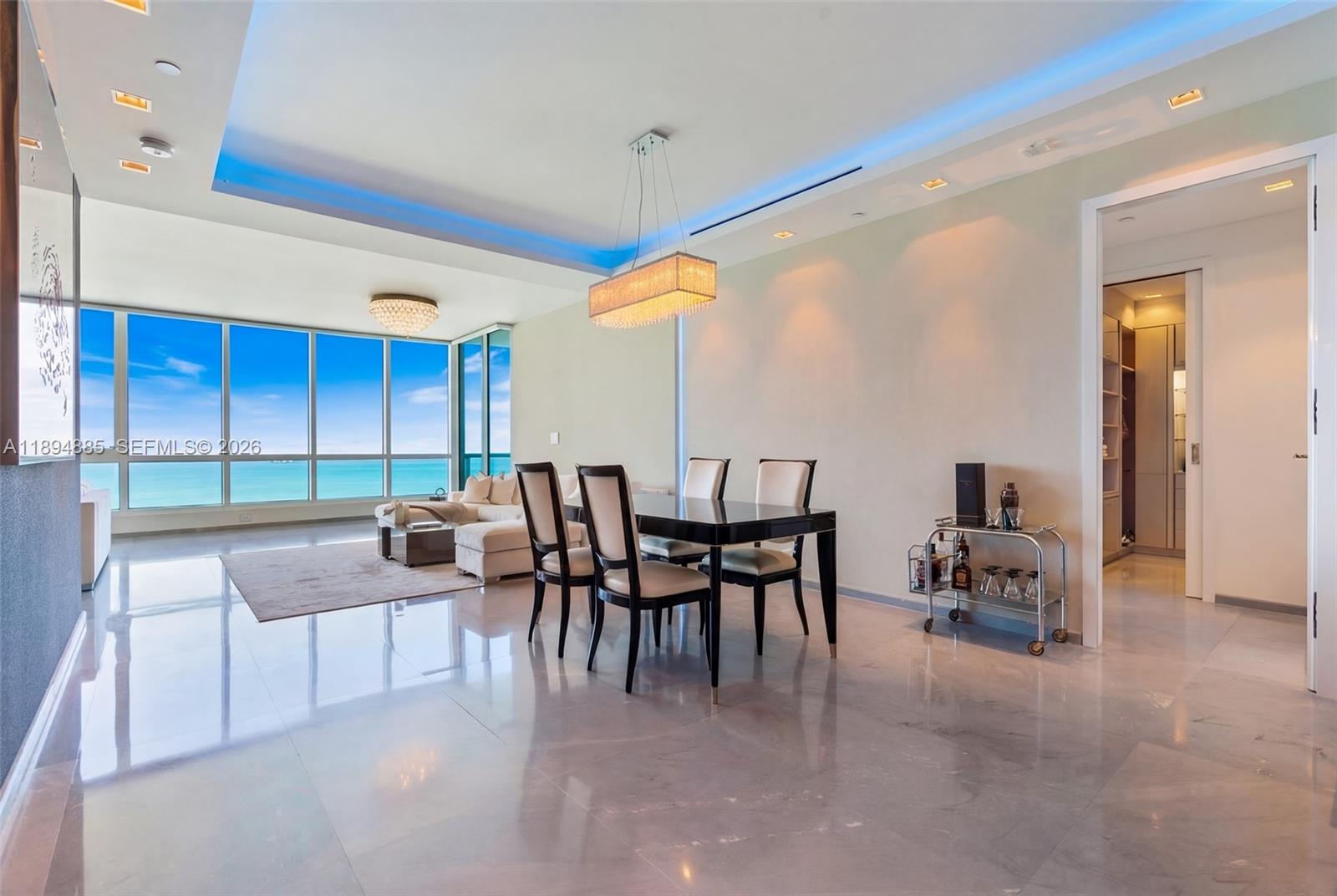 CONTINUUM ON SOUTH BEACH - Residential