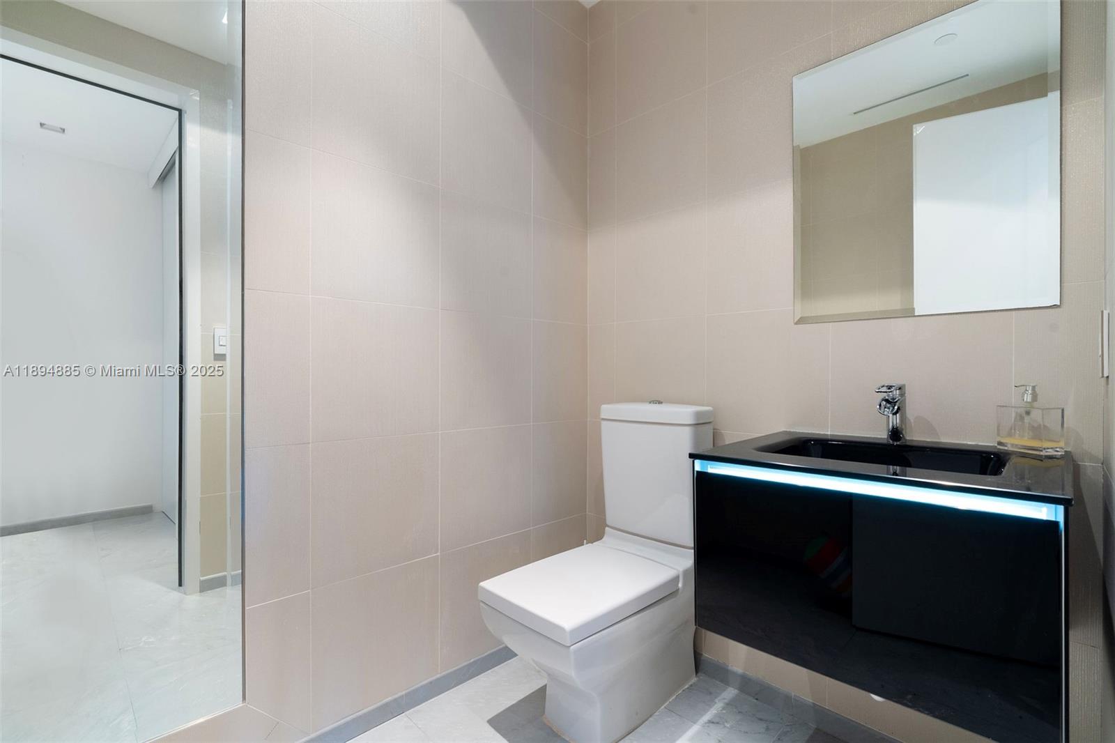 CONTINUUM ON SOUTH BEACH - Residential