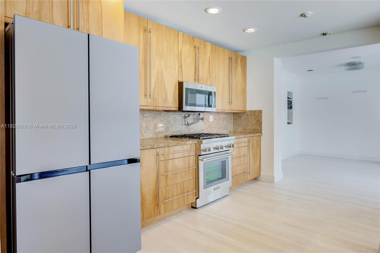 VENETIAN SEC KEYSTONE POI - Residential