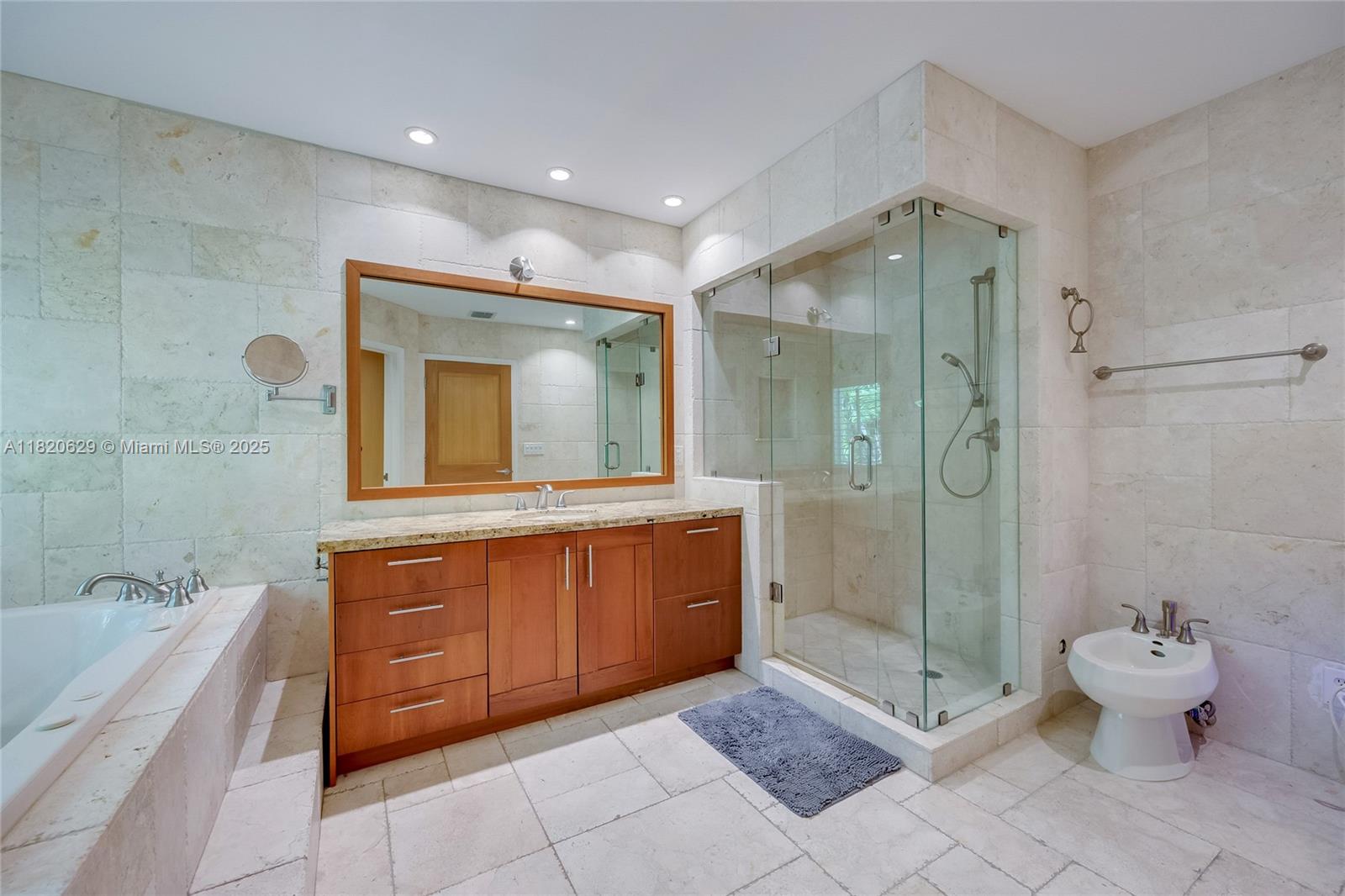 VENETIAN SEC KEYSTONE POI - Residential