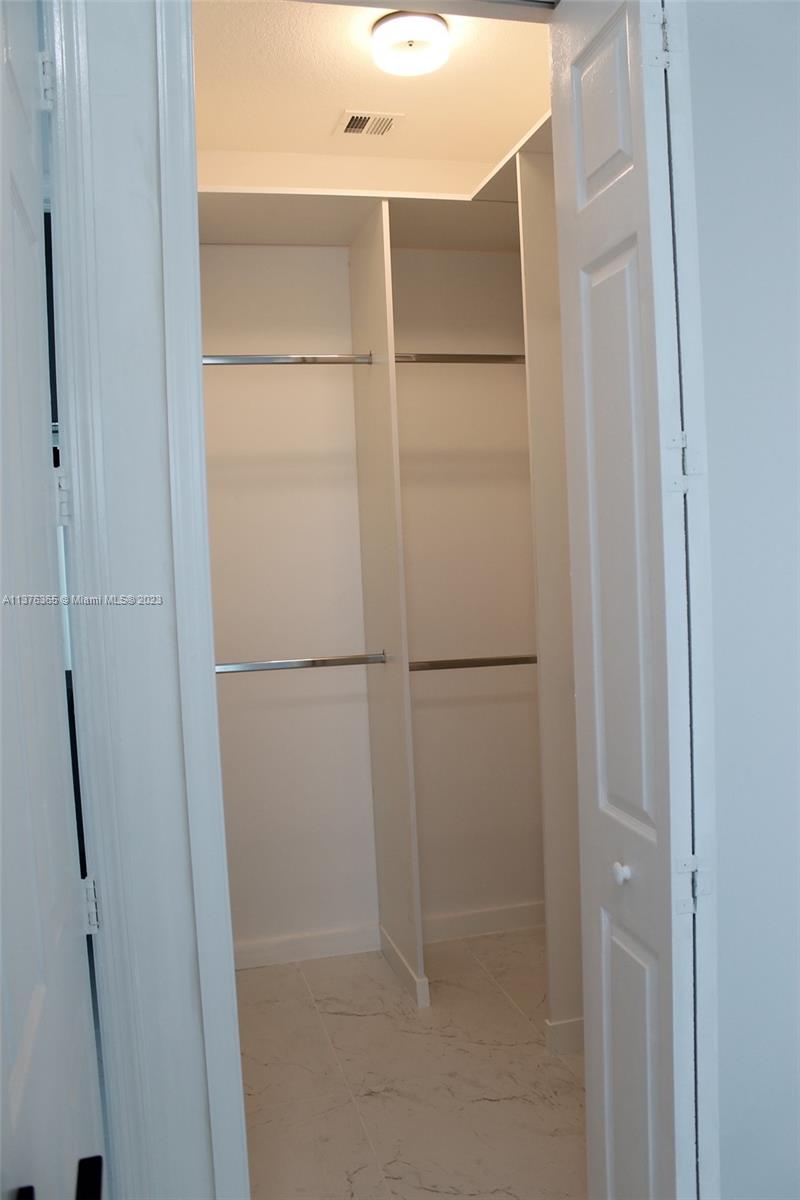 Photo 9 of 29 of 1690 SW 27th Ave 905 condo