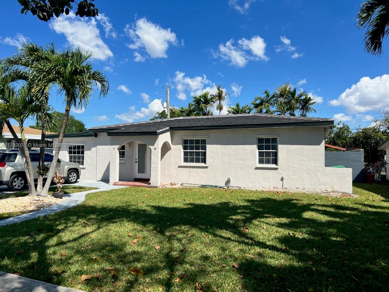 7415 Sw 31st St, Miami, Broward County, Florida - 3 Bedrooms  
2 Bathrooms - 