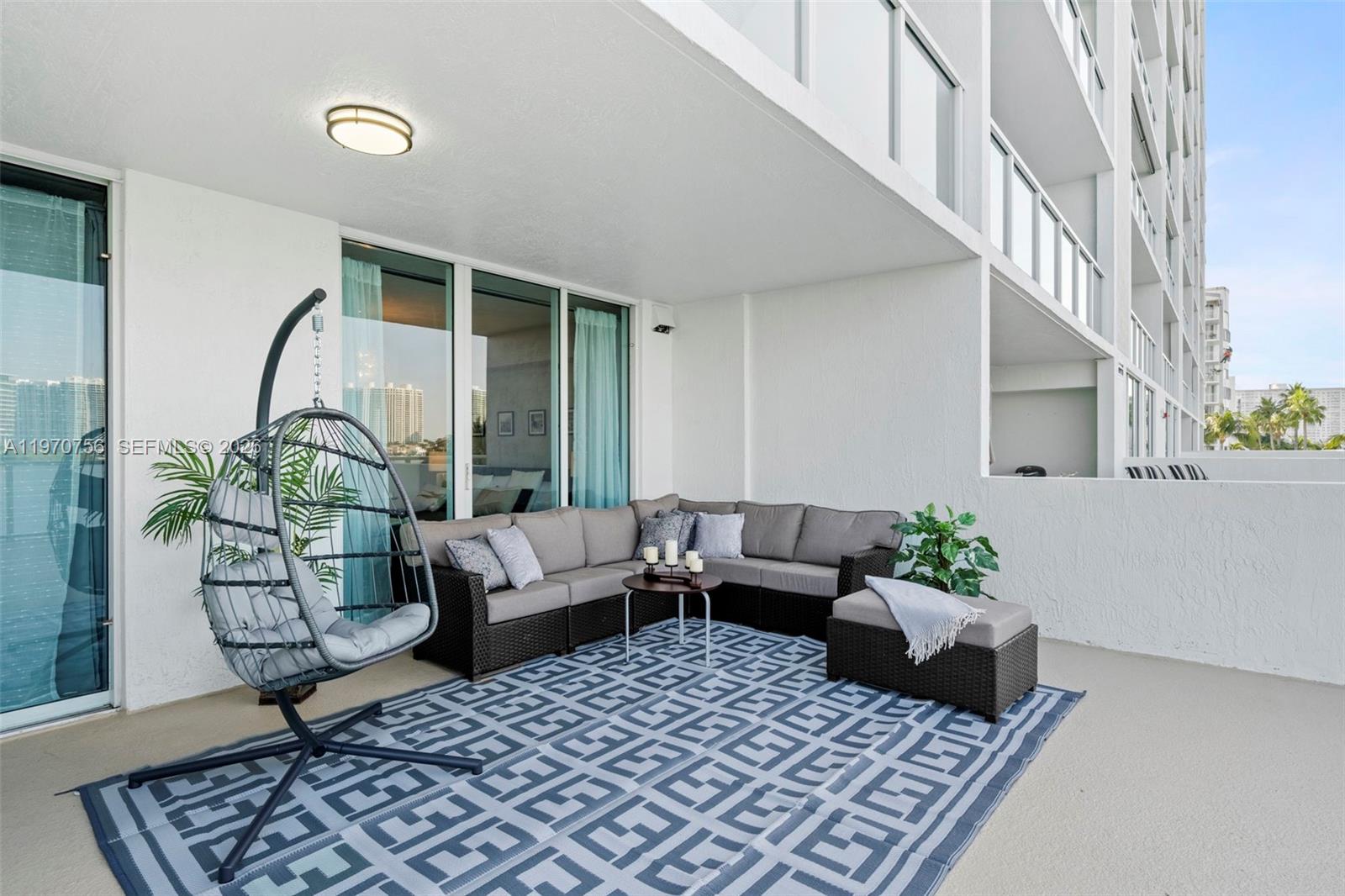 MARINA BAY CLUB CONDO HOT - Residential