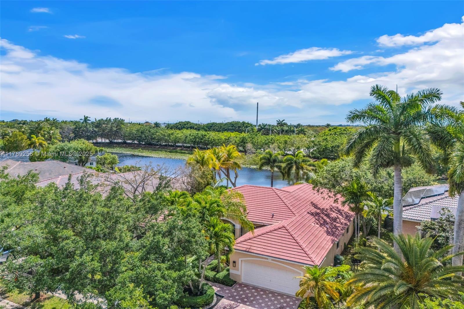 3739 Oak Ridge Cir