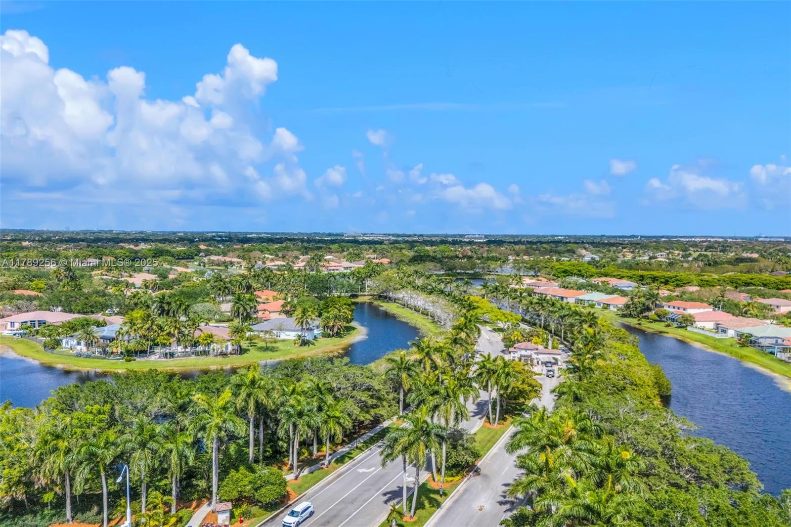 3739 Oak Ridge Cir