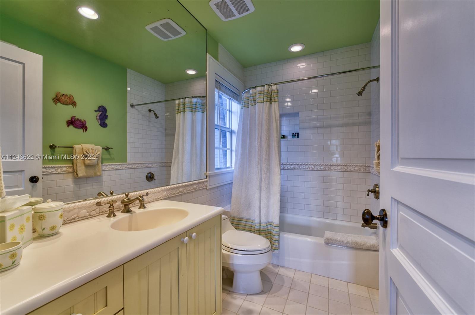 SUNSET KEY (TANK) ISLAND - Residential