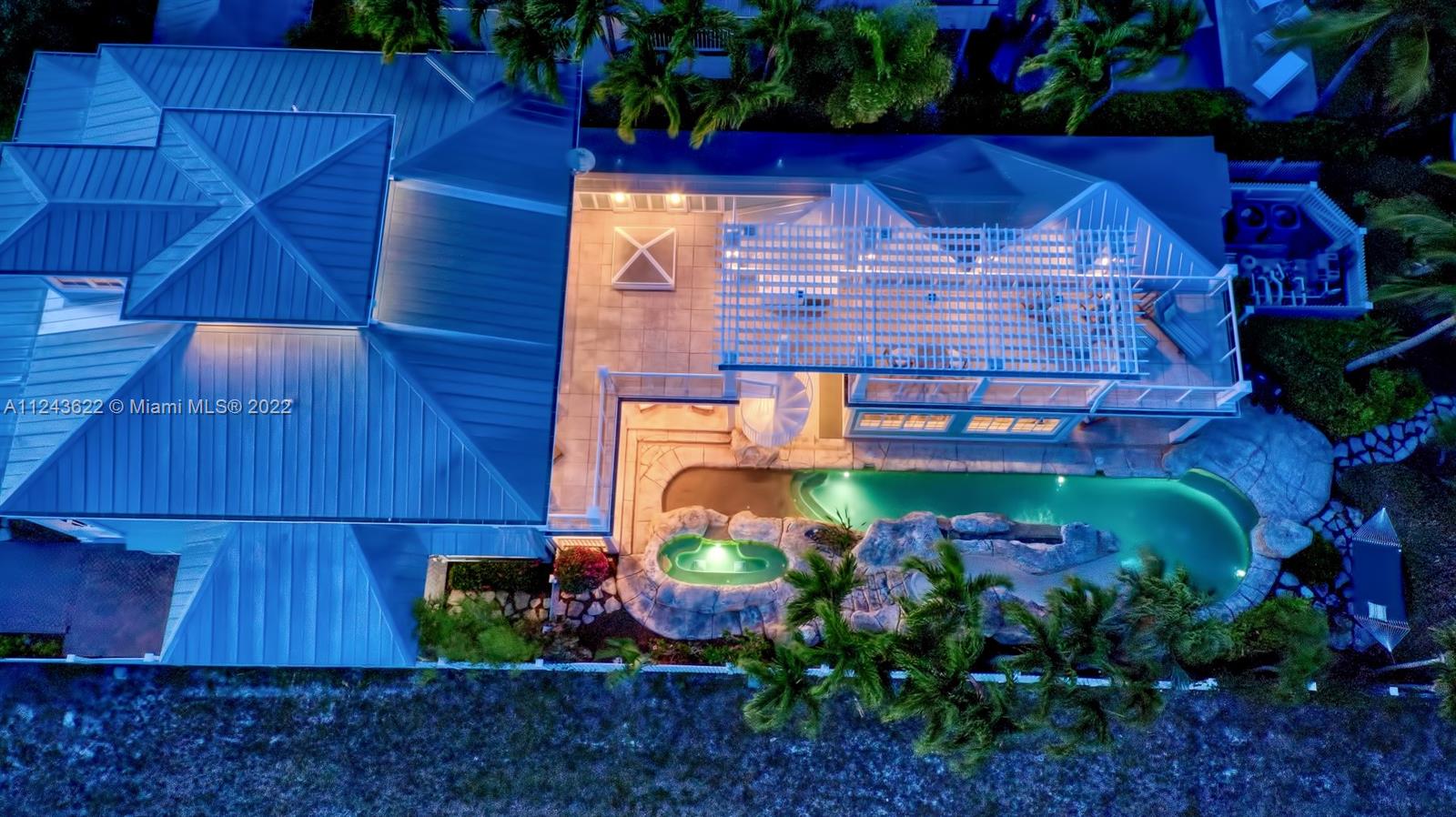 SUNSET KEY (TANK) ISLAND - Residential