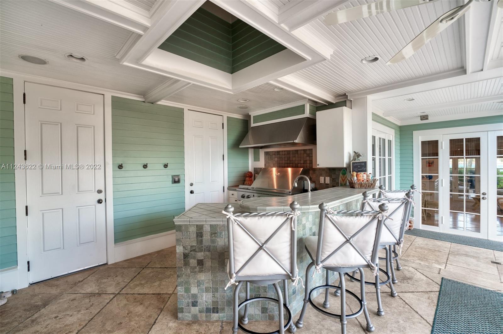 SUNSET KEY (TANK) ISLAND - Residential