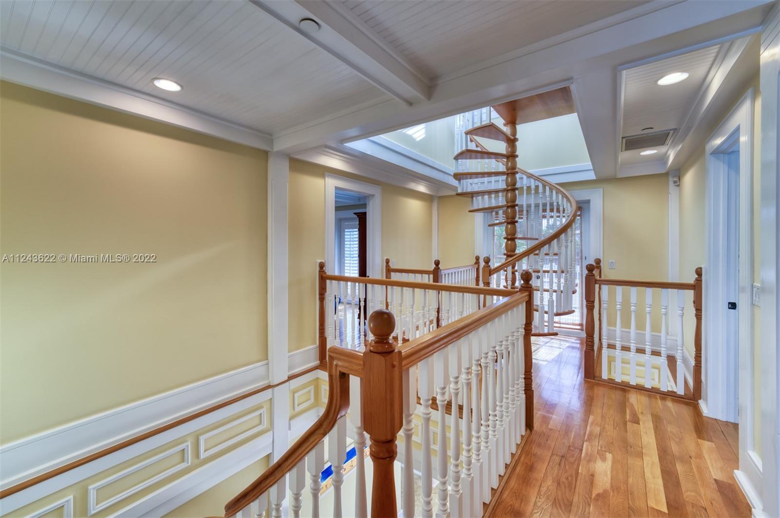 SUNSET KEY (TANK) ISLAND - Residential