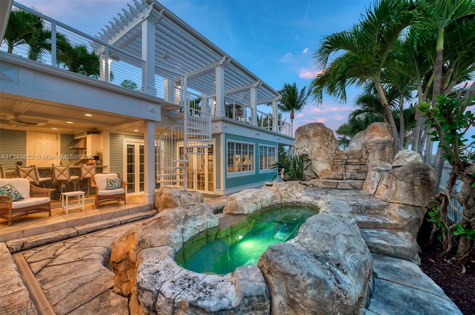 SUNSET KEY (TANK) ISLAND - Residential