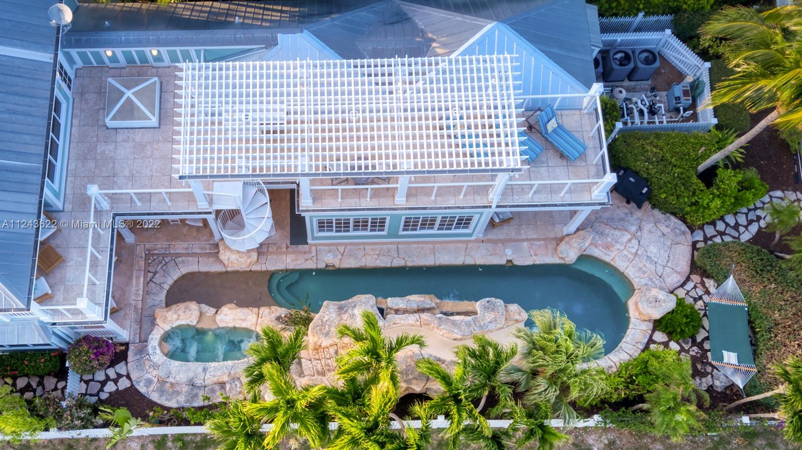 SUNSET KEY (TANK) ISLAND - Residential