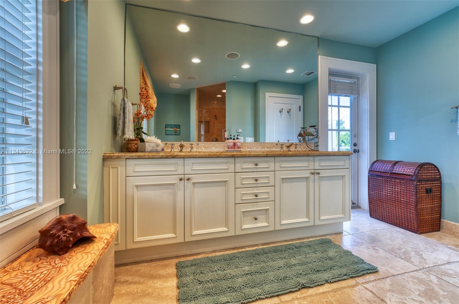 SUNSET KEY (TANK) ISLAND - Residential