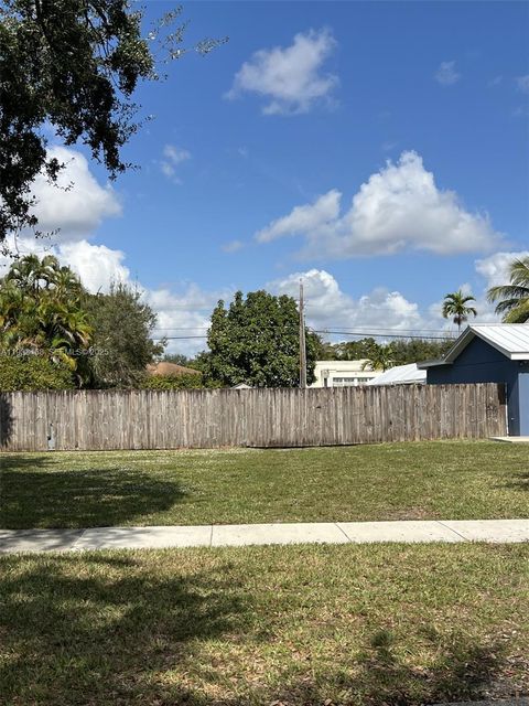 149 Glendale Dr Miami Springs FL 33166