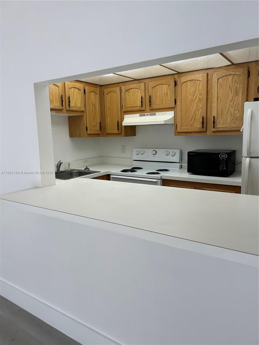 MANORS OF INVERRARY I-2 - Residential Lease