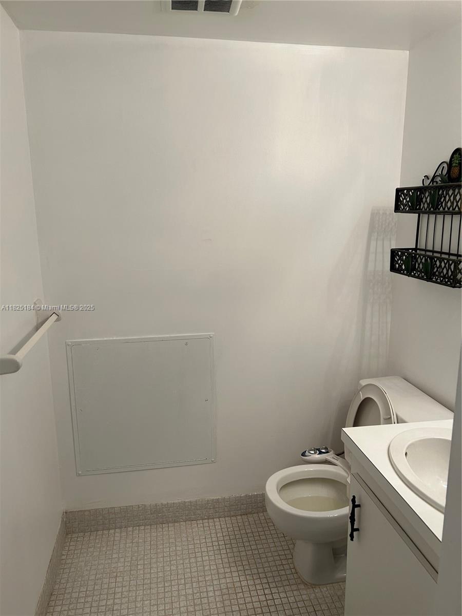 MANORS OF INVERRARY I-2 - Residential Lease