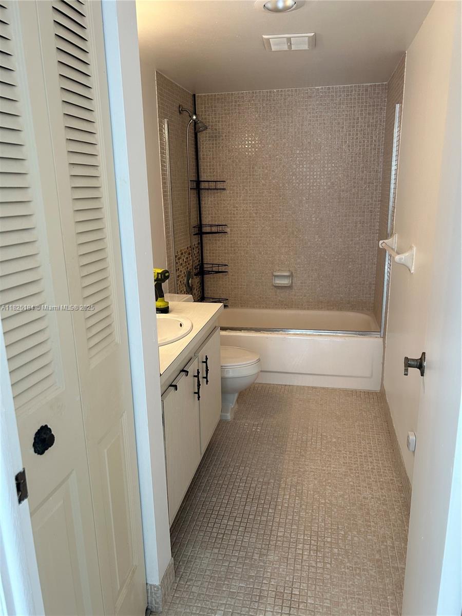 MANORS OF INVERRARY I-2 - Residential Lease