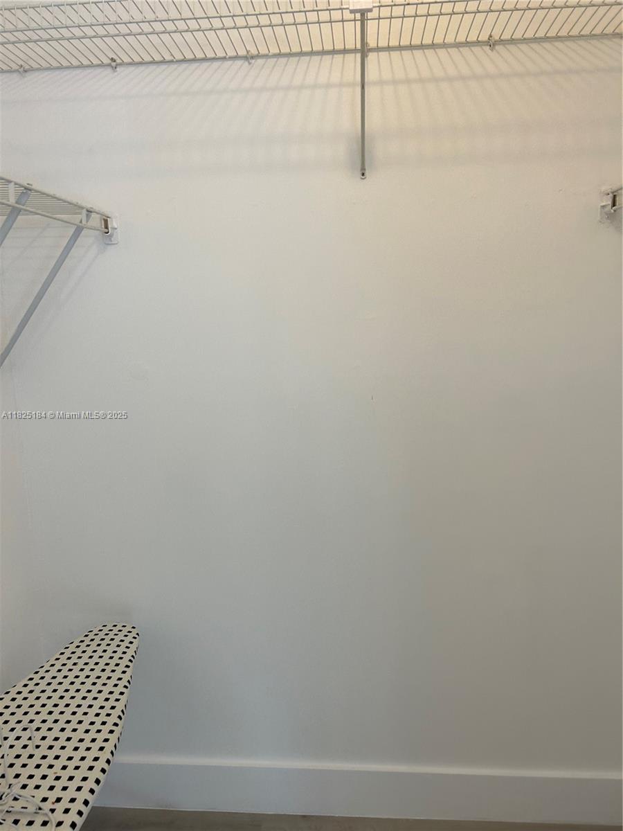 MANORS OF INVERRARY I-2 - Residential Lease