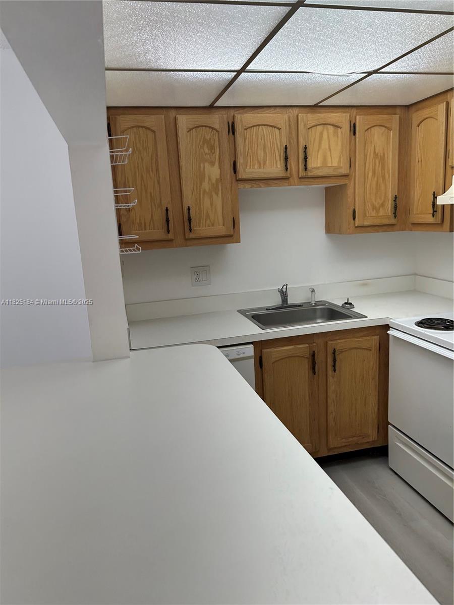 4154 Inverrary Dr 205