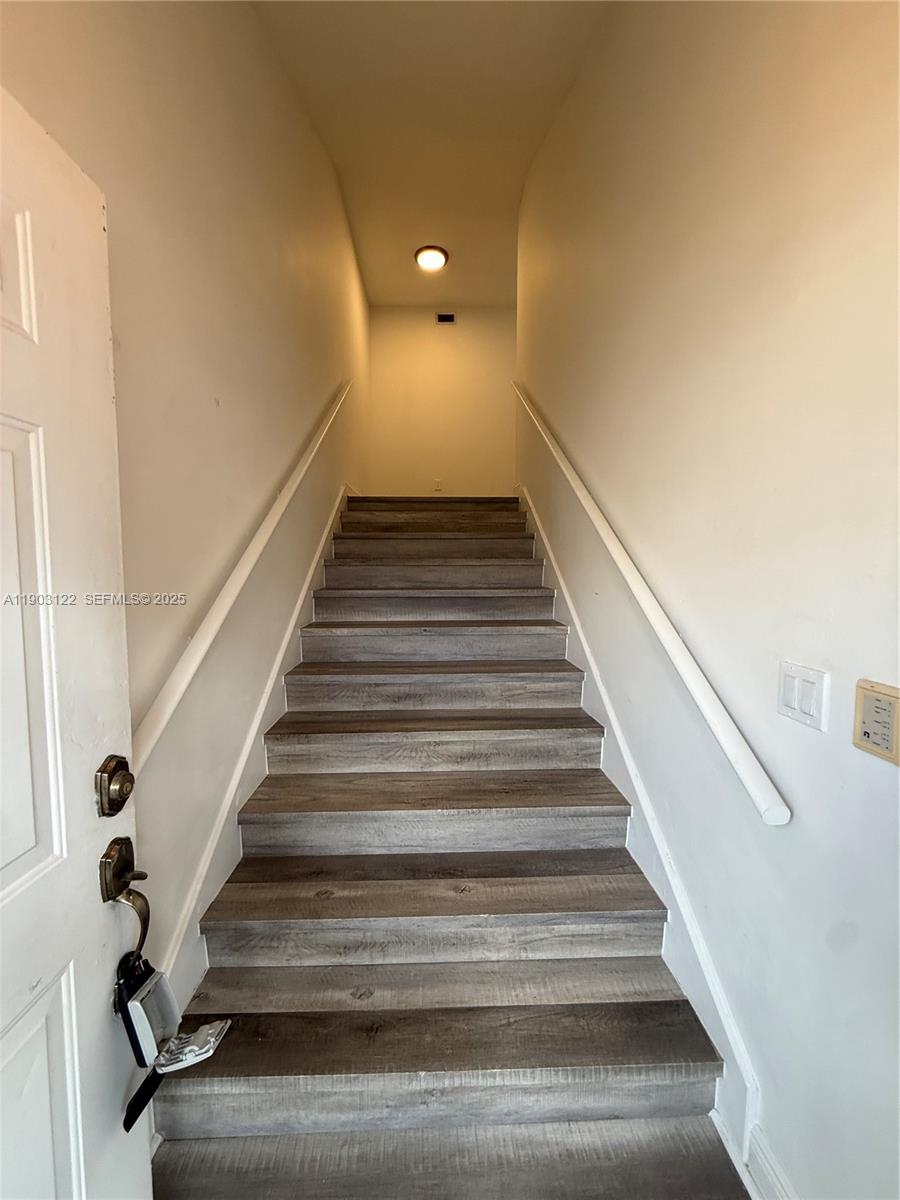 KEYS GATE CONDO NO SIX - Residential