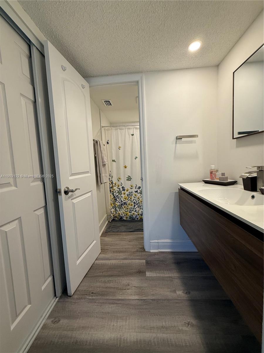 KEYS GATE CONDO NO SIX - Residential