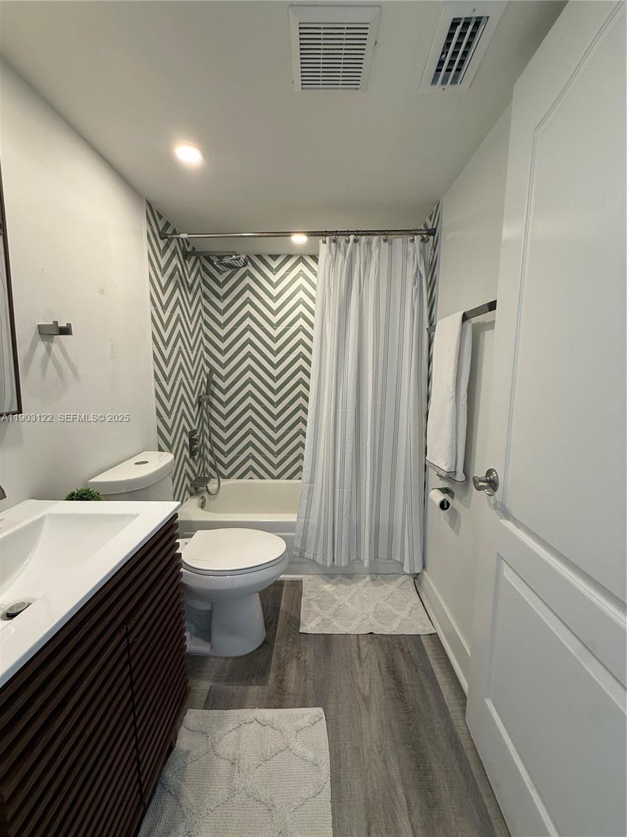 KEYS GATE CONDO NO SIX - Residential